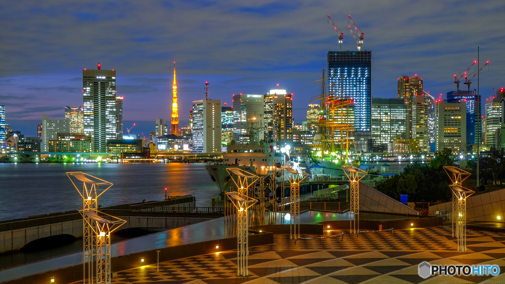 東京タワーが見える埠頭