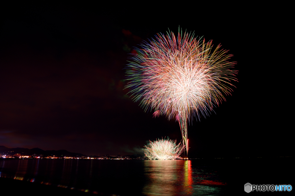 三浦海岸納涼まつり花火大会　-水中孔雀-