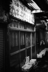 シャッターもない商店街