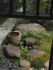にじり口より