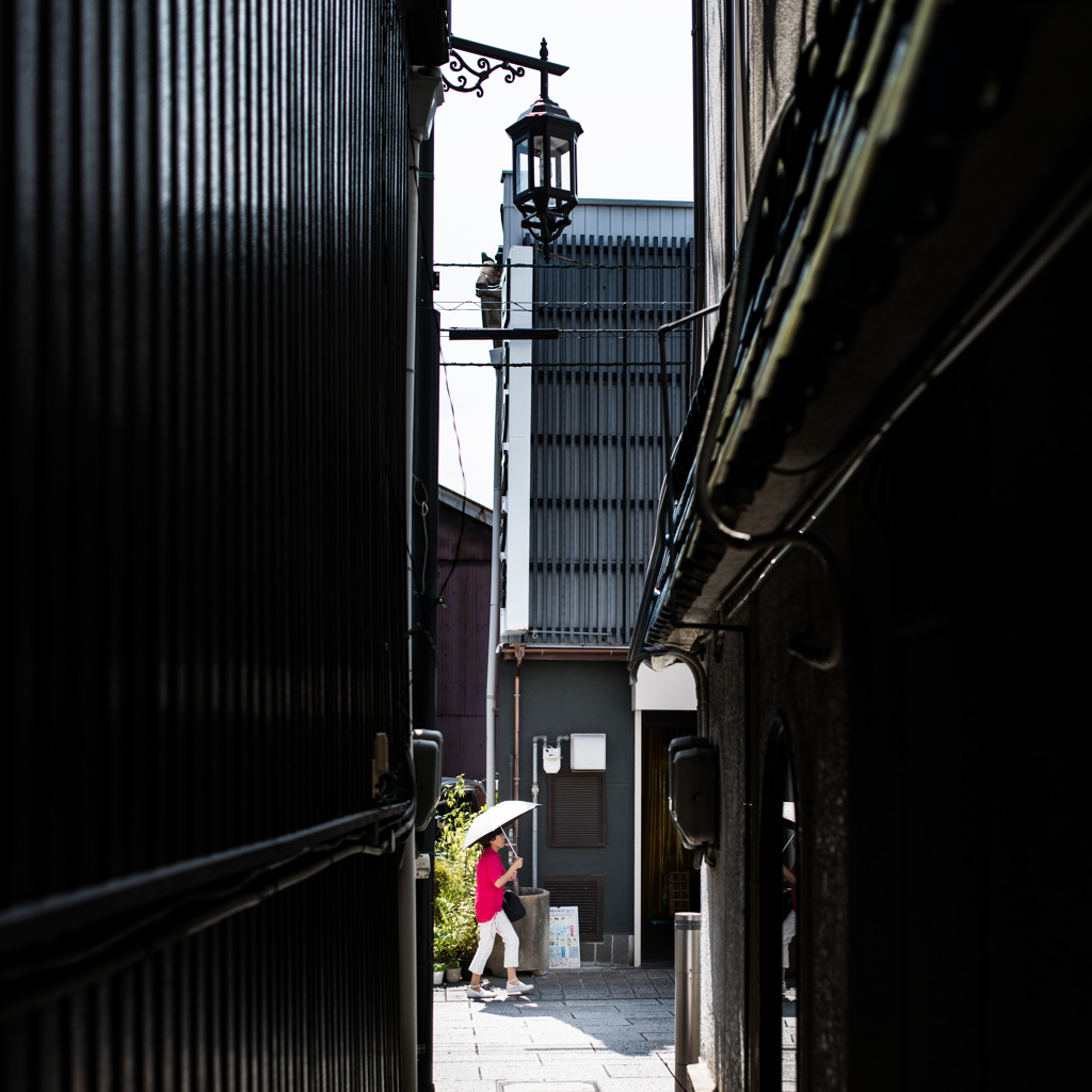 路地の向こう