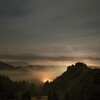 闇の中に浮かび上がる