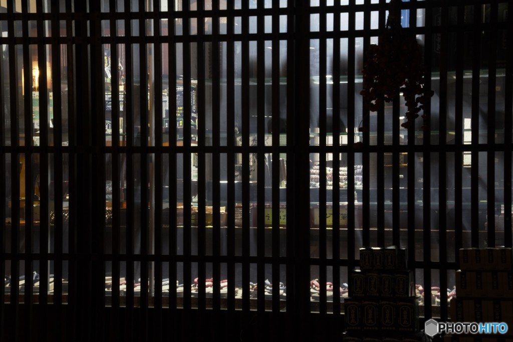 格子戸の向こう