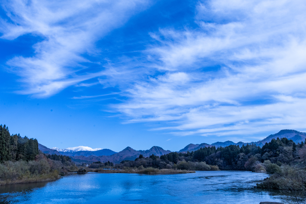 飯豊山が真っ白