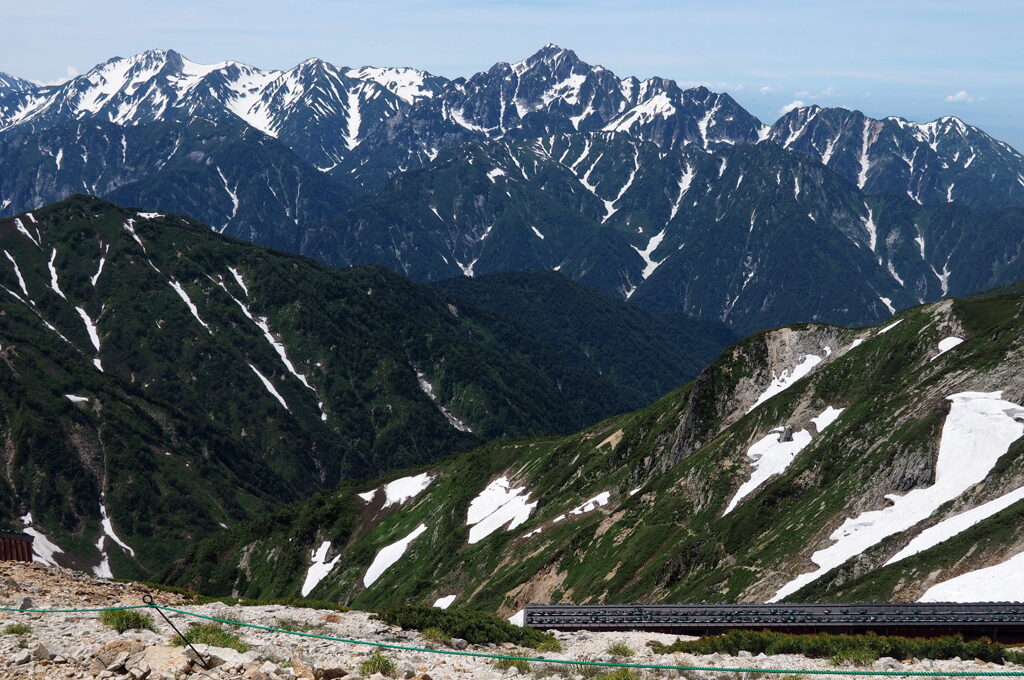 唐松岳山荘の前