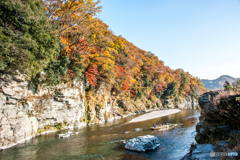 渓流の紅葉2