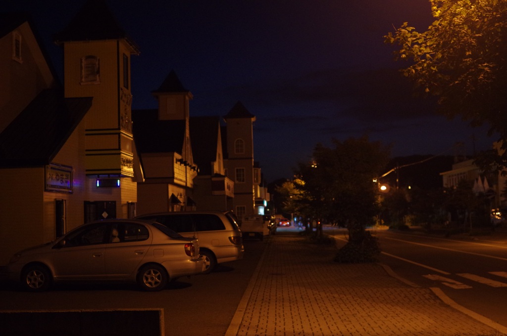いつもと変わらぬ盆の夜