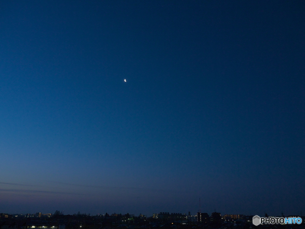 夜明けの月