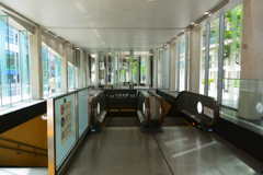 駅入口