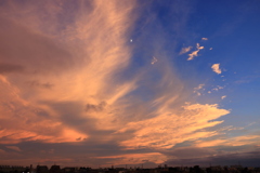 上弦の月と夕空