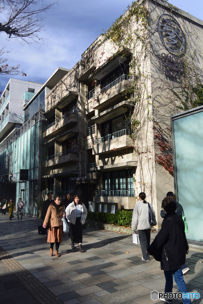 表参道ヒルズ同潤館_３