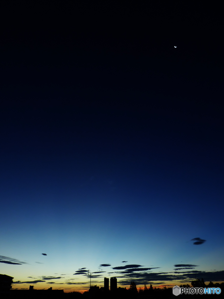 有明の月と夜明け
