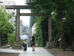 鳥居とガス燈