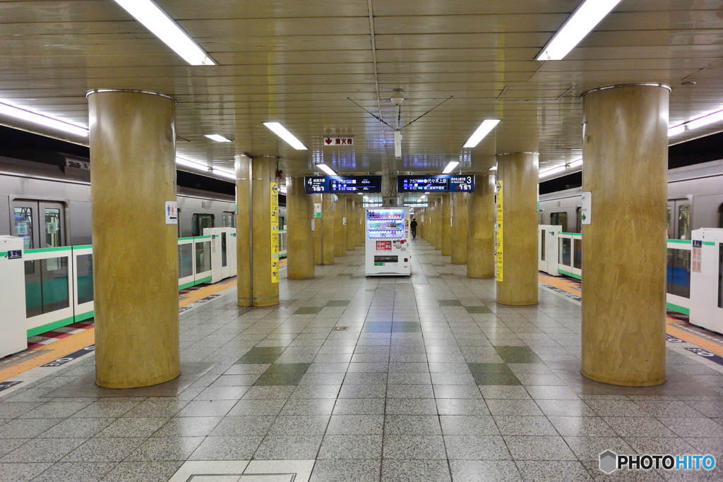 ガラガラの日比谷駅