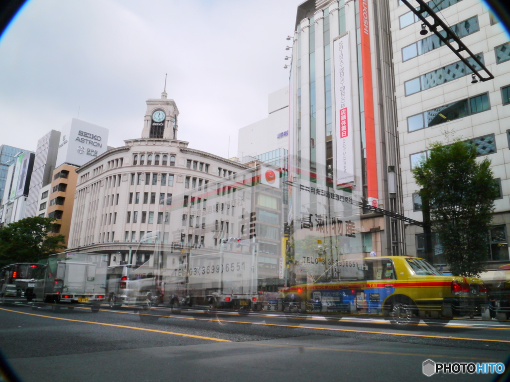 銀座を透し眼鏡で見る