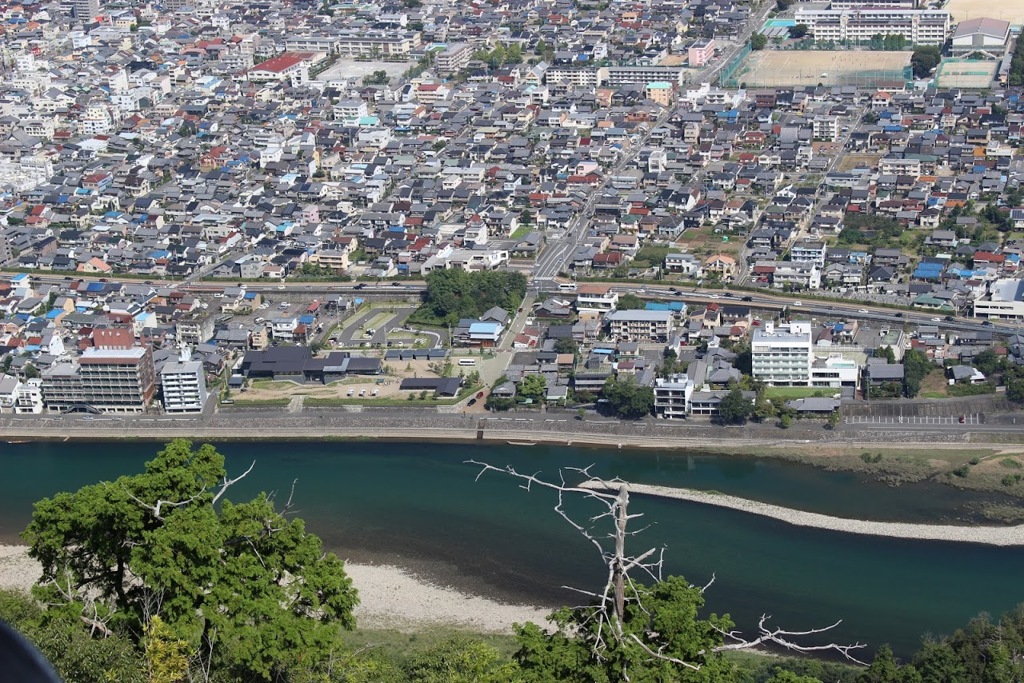 長良川と街並み