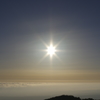 雲海を照らす朝日