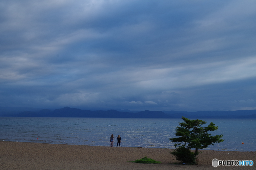 夕刻の湖に