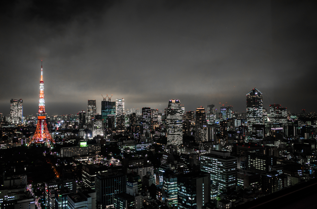 都心にそびえたつ東京タワー