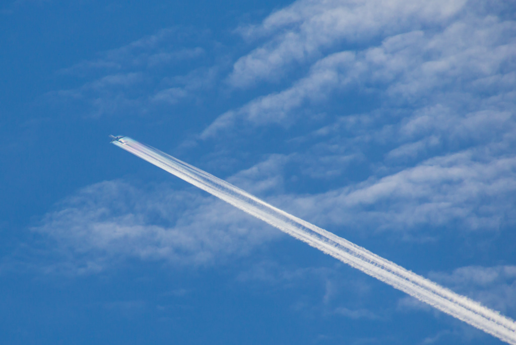 飛行機雲に虹成分を少々