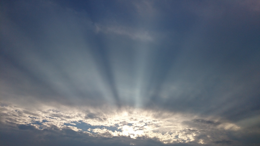 昨夕、スマホ任せの空。