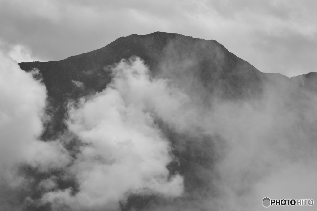 山に雲