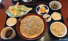 昼食は美味しいお蕎麦