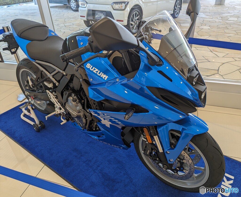 SUZUKI   GSX   8R 