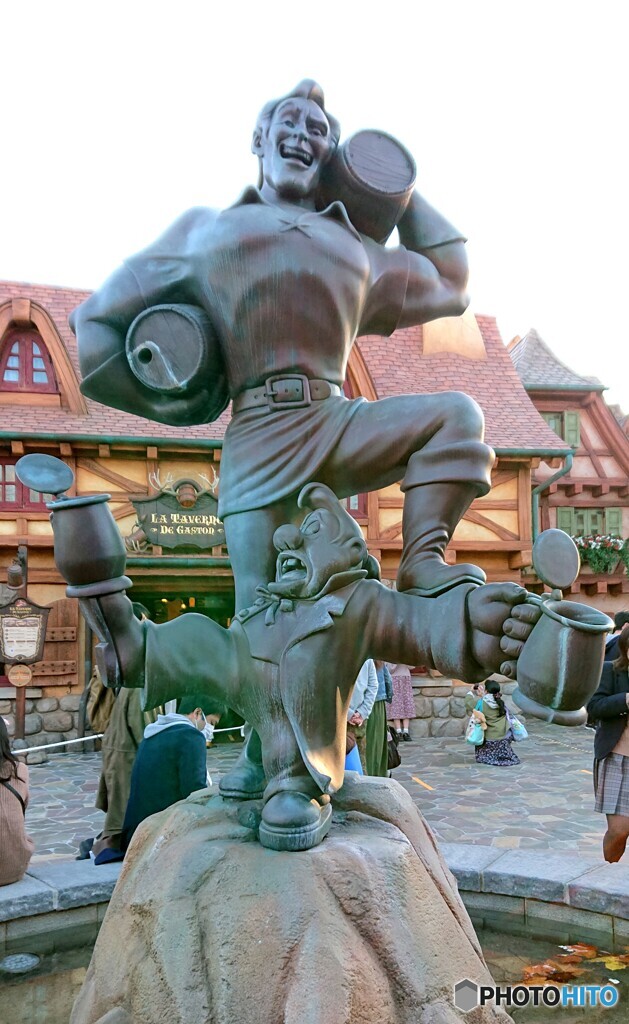 ガストンの像