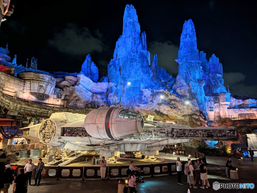 夜のミレニアムファルコン号