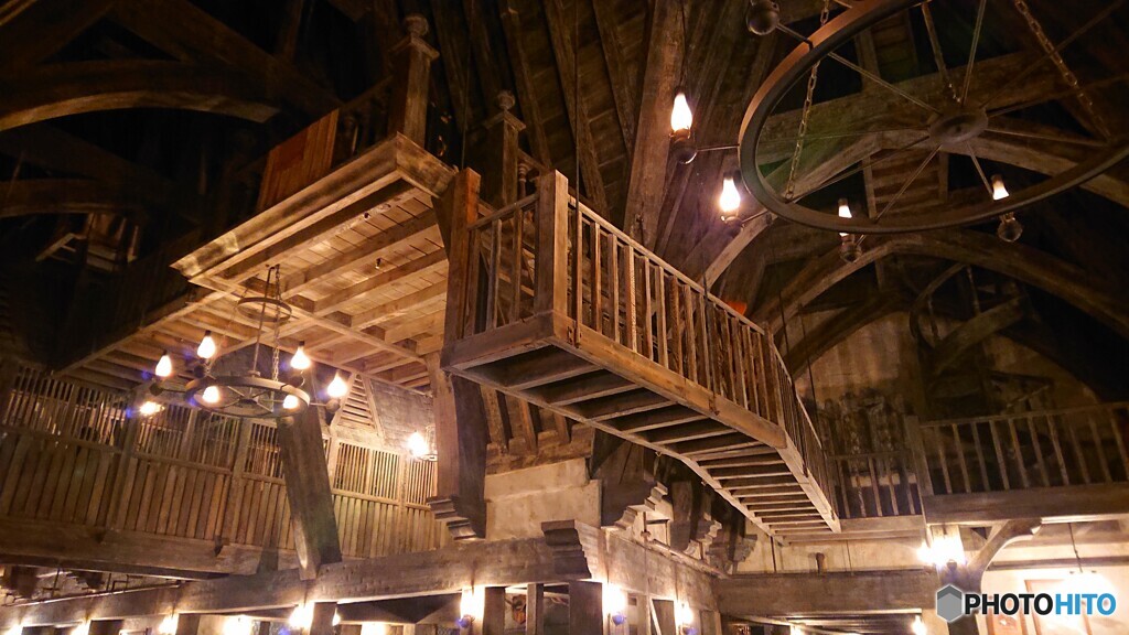 「三本の箒」にて