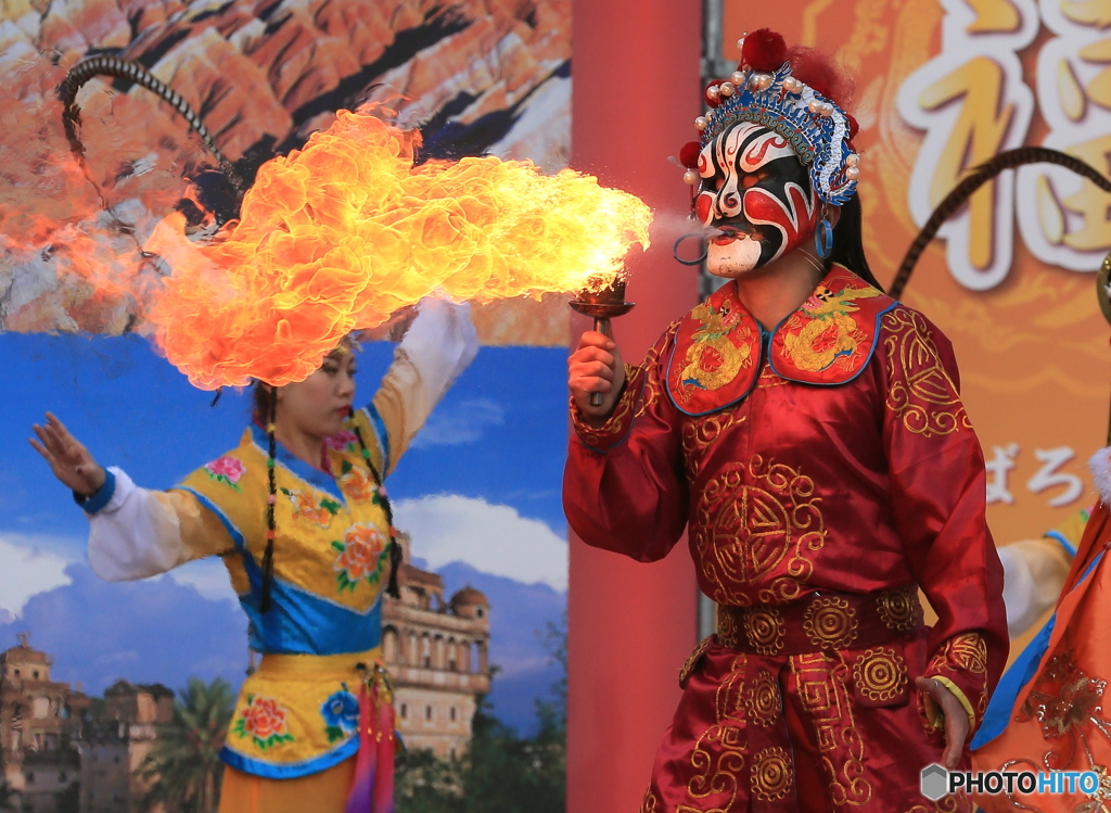 炎を吹くお兄さん