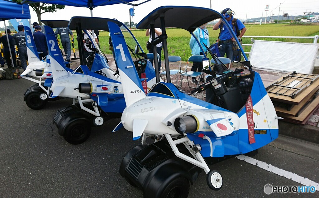 ブルーインパルス仕様のバイク隊