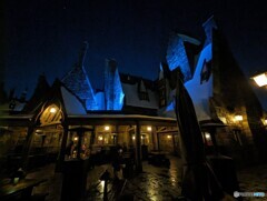 「三本の箒」にて