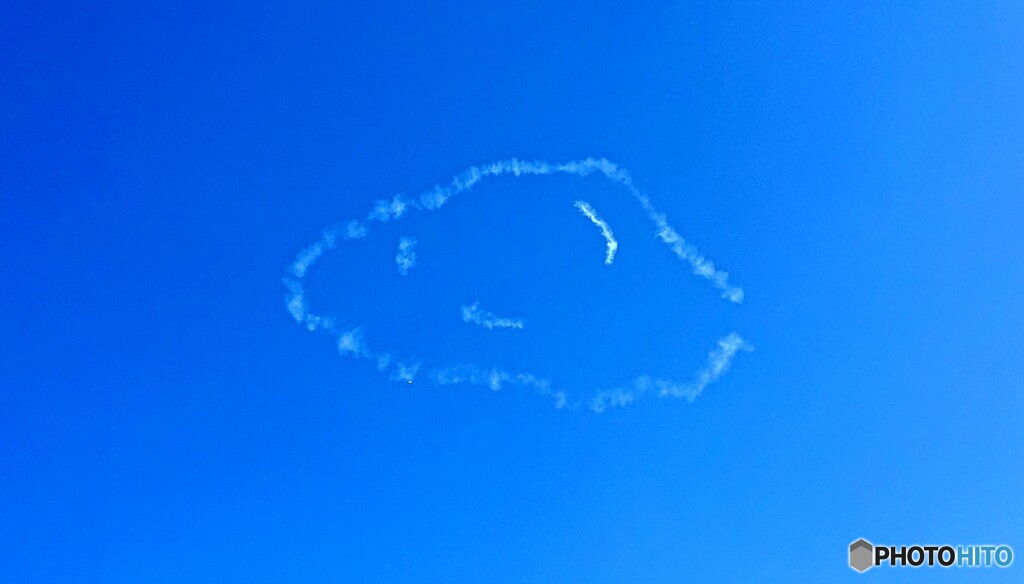 大空にニコちゃんマーク