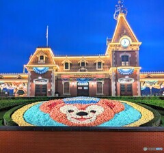 花壇のダッフィー
