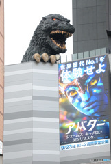 新宿のゴジラ②