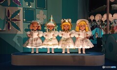 イッツアスモールワールドより