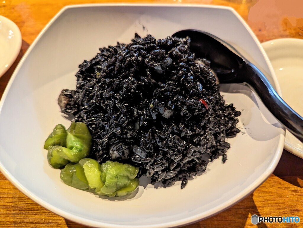 イカ墨チャーハン
