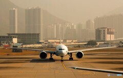 香港空港にて。