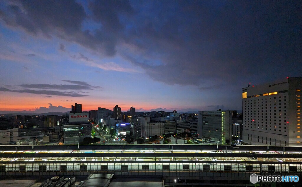 岡山駅の夜明け