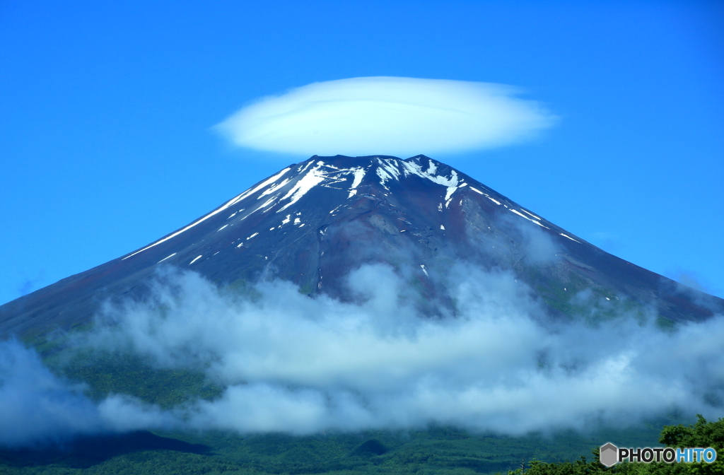 梅雨の晴れ間のレンズ雲