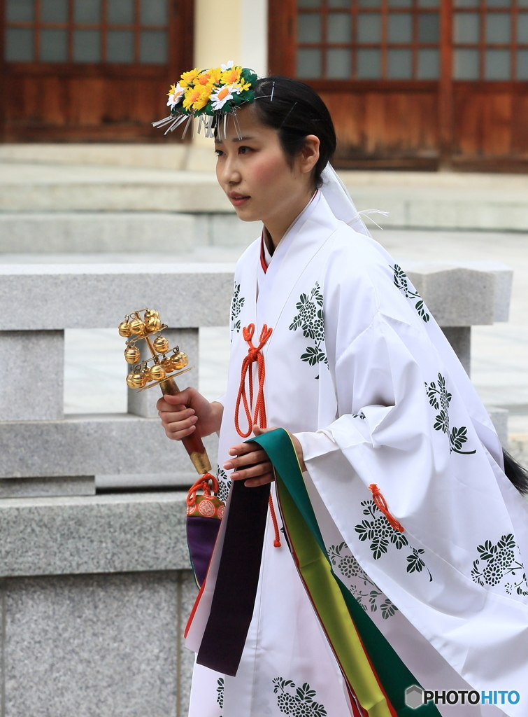 巫女さん、走る！