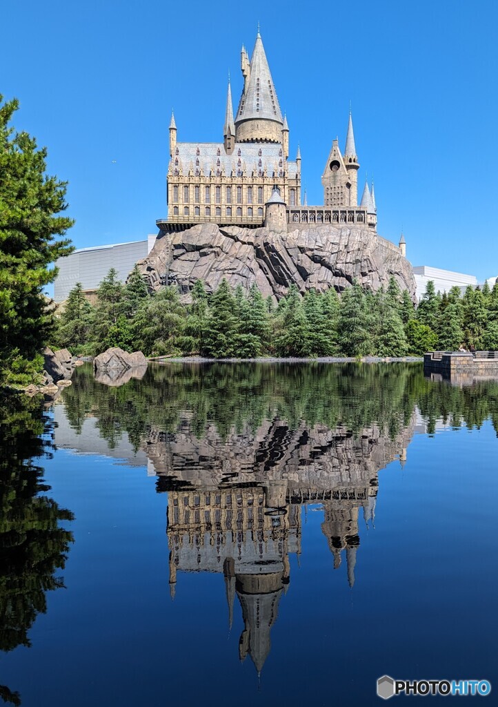 雲一つ無い空にホグワーツ城