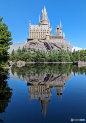 雲一つ無い空にホグワーツ城