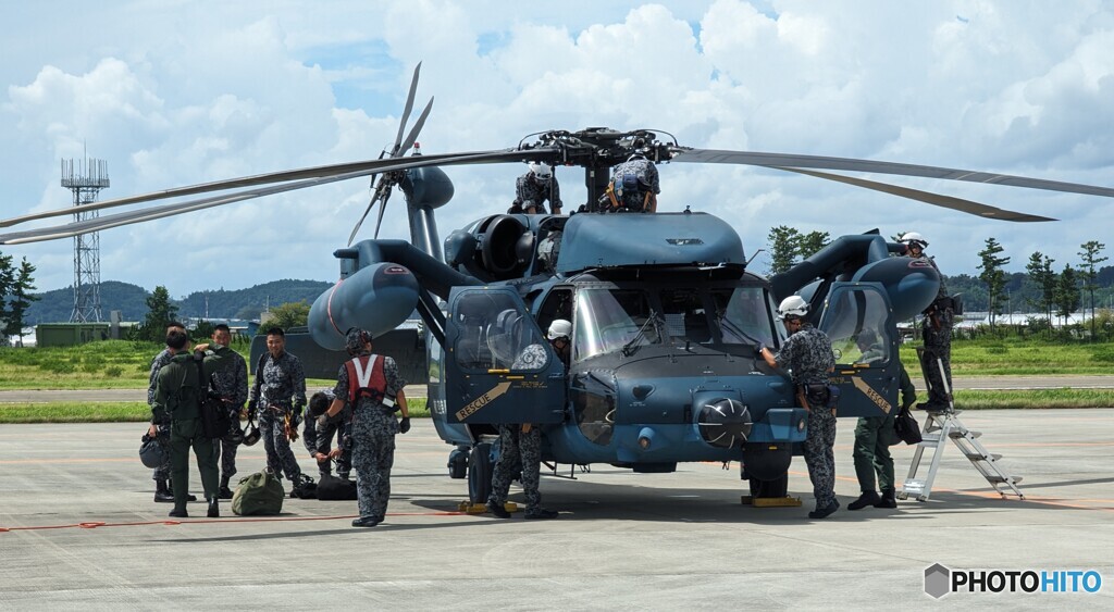 UH-60Jを整備中