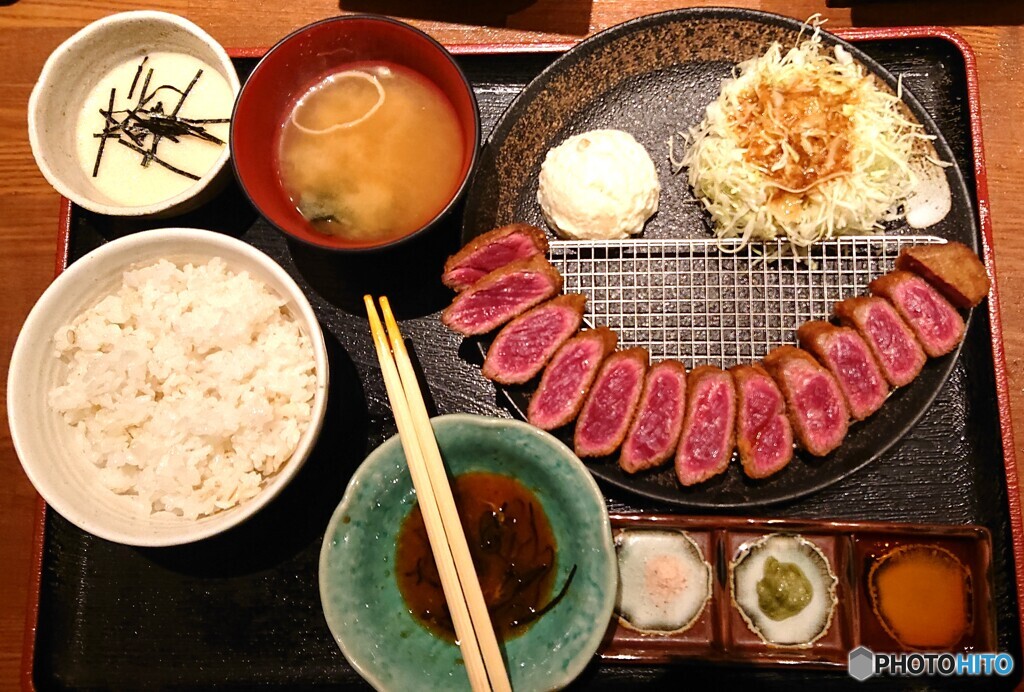 「うし寅」の牛カツ定食