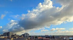 まだまだ夏の雲