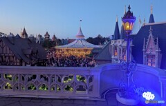 レストランよりメリーゴーランドを望む