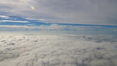 雲と雲の間